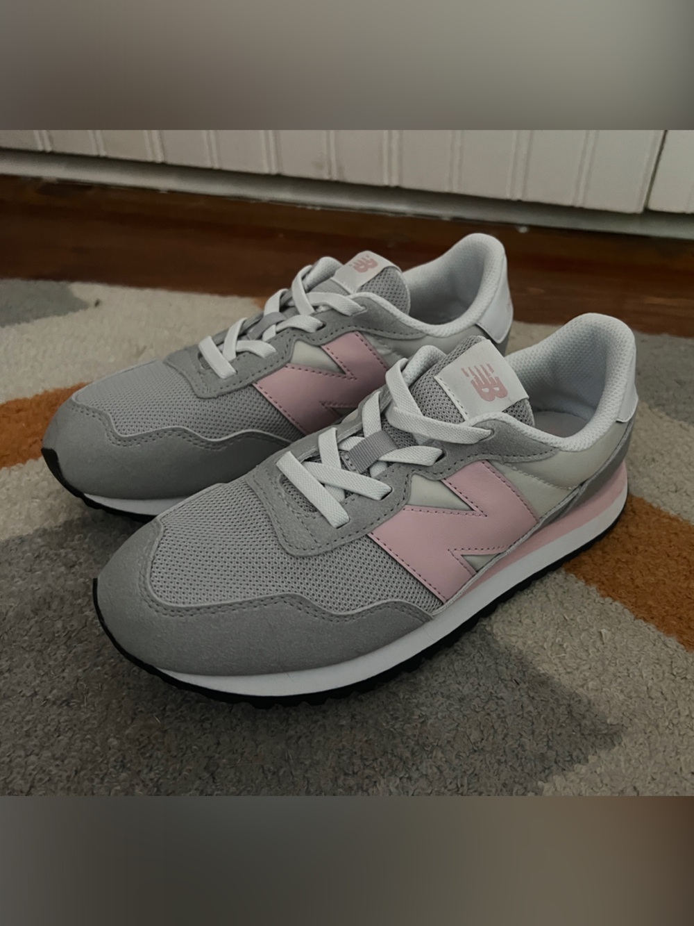 New Balance Kids Grey Sneakers with Pink 'N' Accent